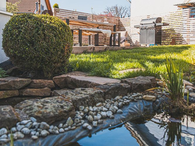 13 moderne Gartenteich Ideen