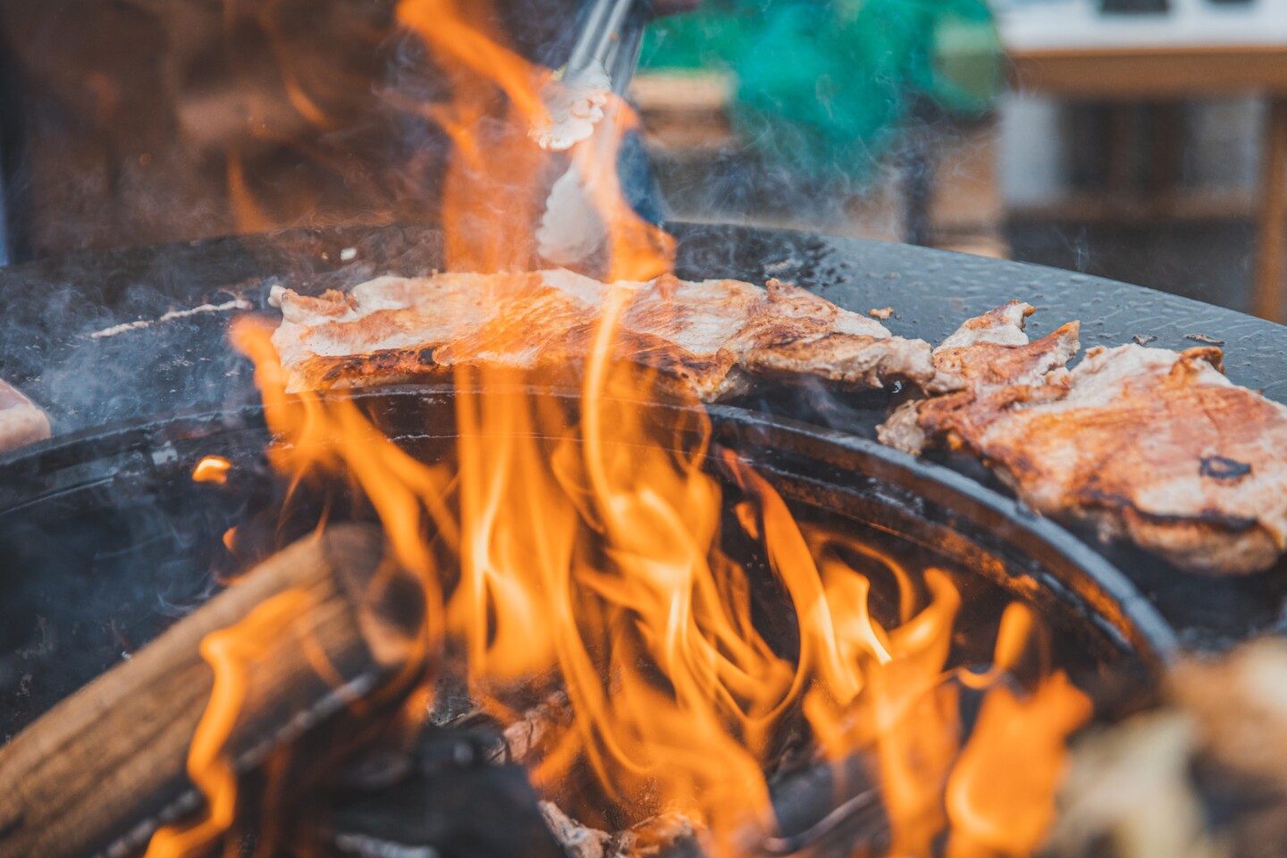 Grillen mit en Feuerplatten von OFYR