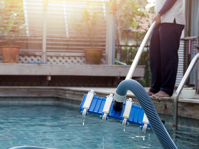 Wie halte ich meinen Pool sauber? Alles zur Poolpflege und Reinigung