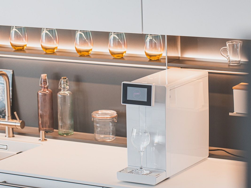 Mit dem JoMi Wasserfilter können Sie Leitungswasser tiefgründig reinigen und direkt aufsprudeln