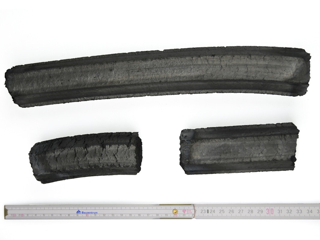 EuroBBQ - lange Briketts Die Briketts können über 30cm lang sein