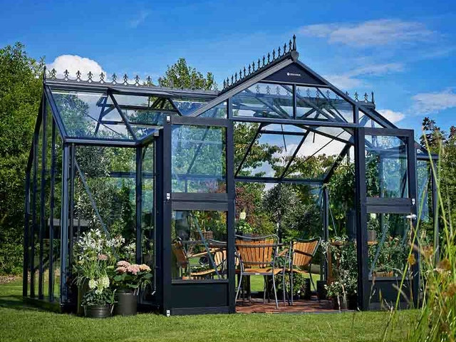 Das Gewächshaus Orangerie von Juliana verfügt über elegante und traditionelle Designelemente
