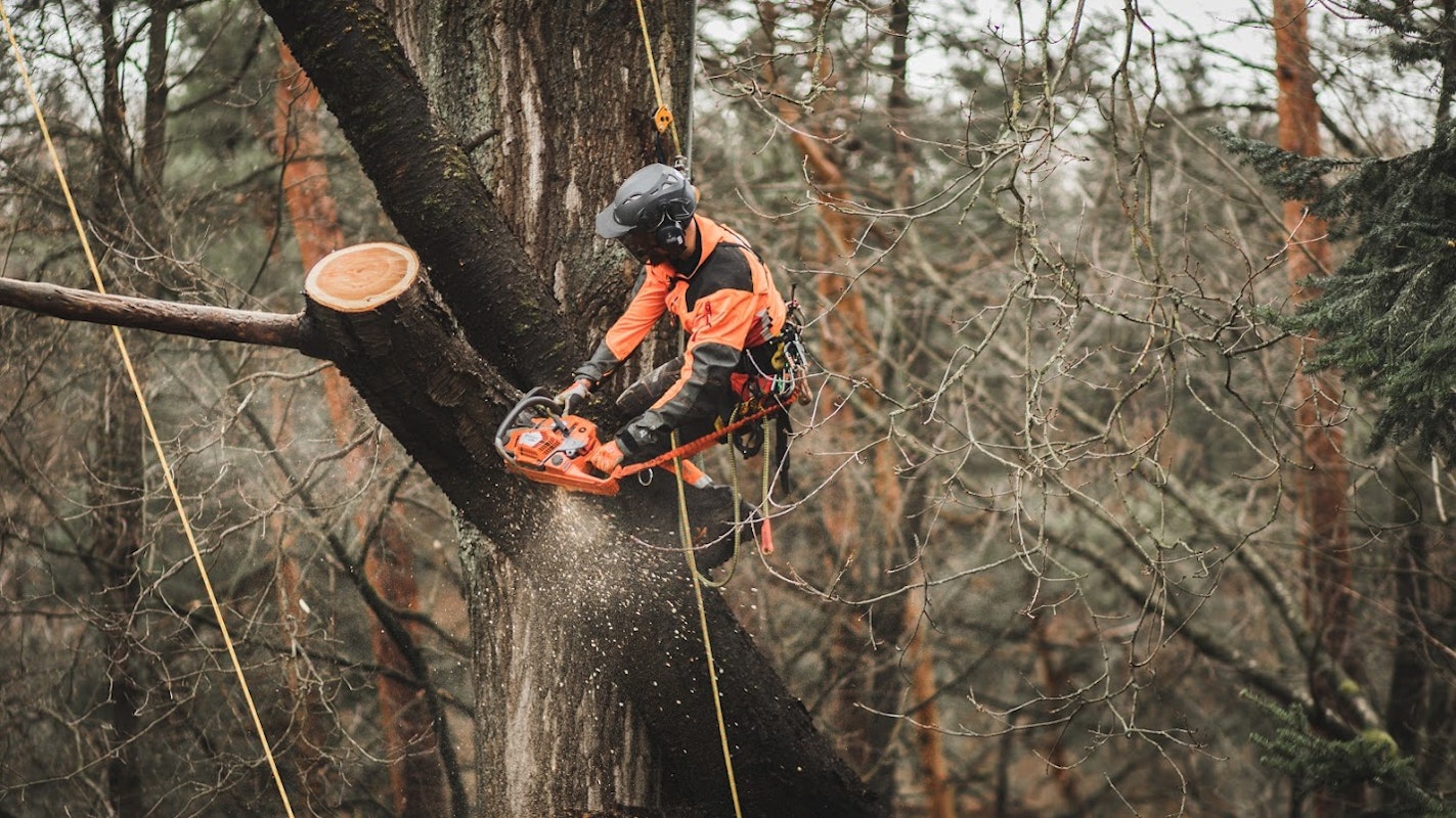 Sitzt perfekt und hält alles schön bedeckt Husqvarna Technical Extreme Passform verlängerter Rücken