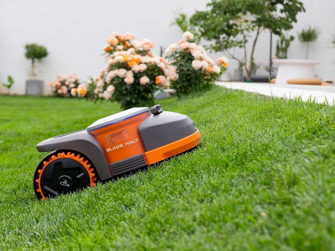 Der Segway Mähroboter Navimow H1500E - zuverlässig auch in der Steigung unterwegs