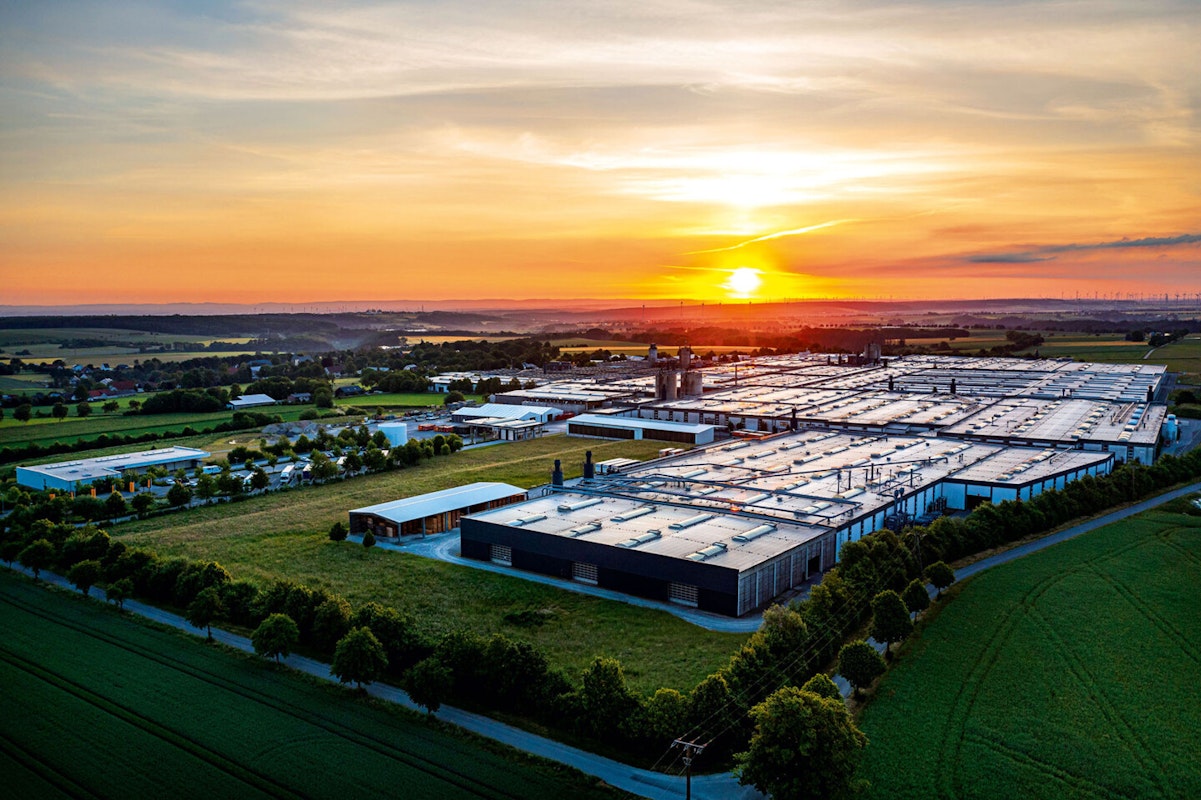 Das MEISTERWERKE Stammwerk Luftbild Meisterwerke Stammwerk bei Sonnenuntergang