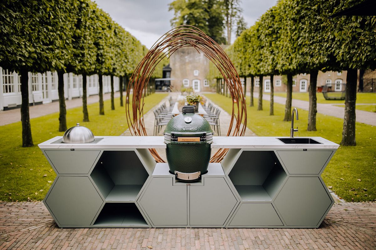 Hive Outdoorküche mit einen Big Green Egg Grill 