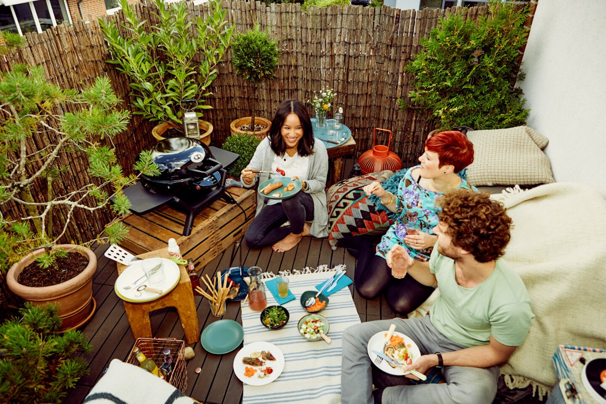 Der elektro-Kugelgrill von Outdoorchef für den Balkon Wer keinen Garten hat, grillt gerne auf dem Balkon - aber bitte ohne Rauch!
