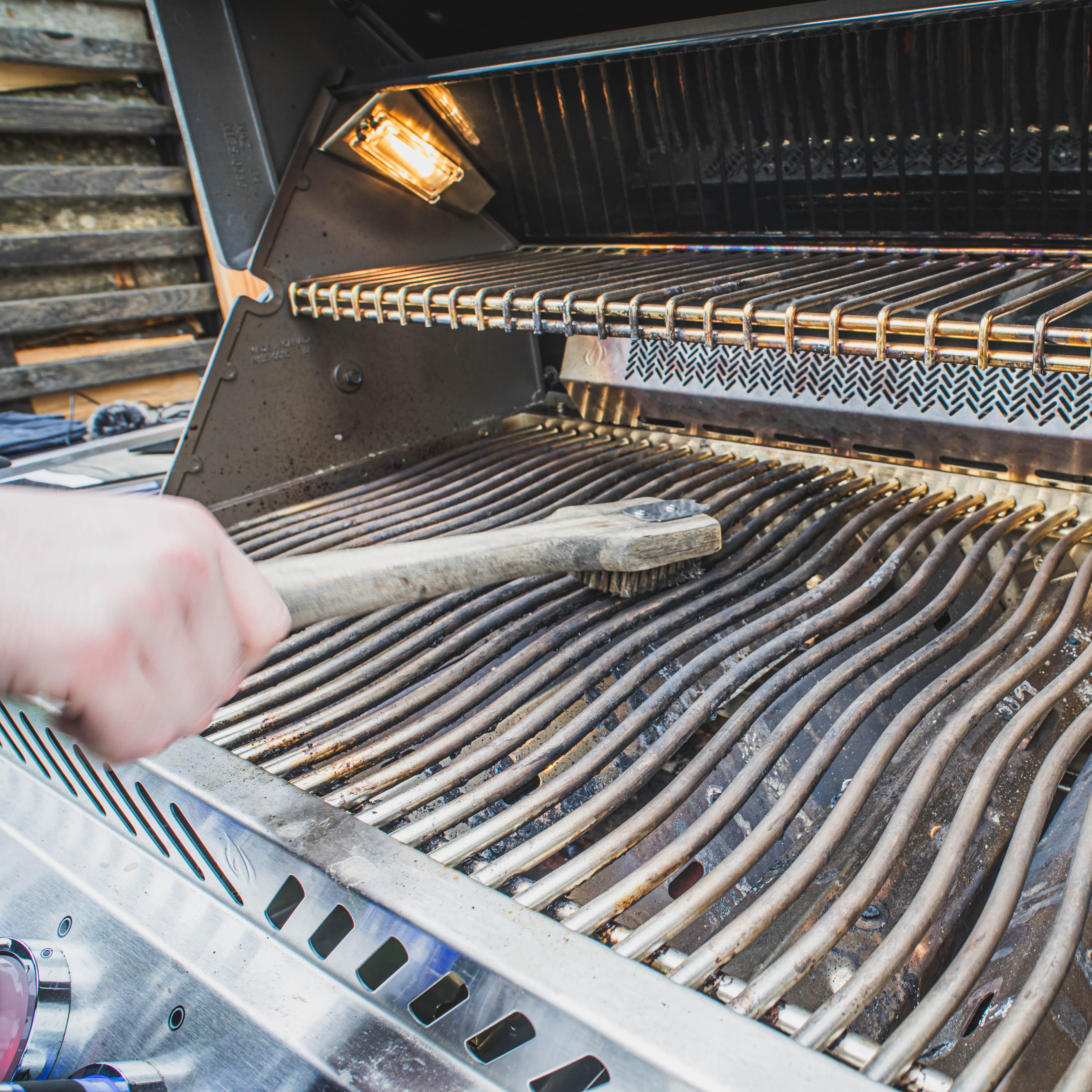 Mühelose Grillrostreinigung - Tipps und Tricks