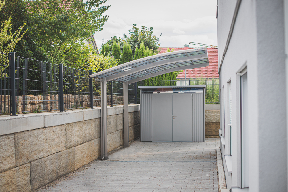 Der fertige Ximax Carport steht