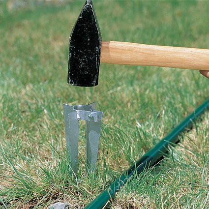 Video: Gartenzaun mit Einschlaghülsen bauen