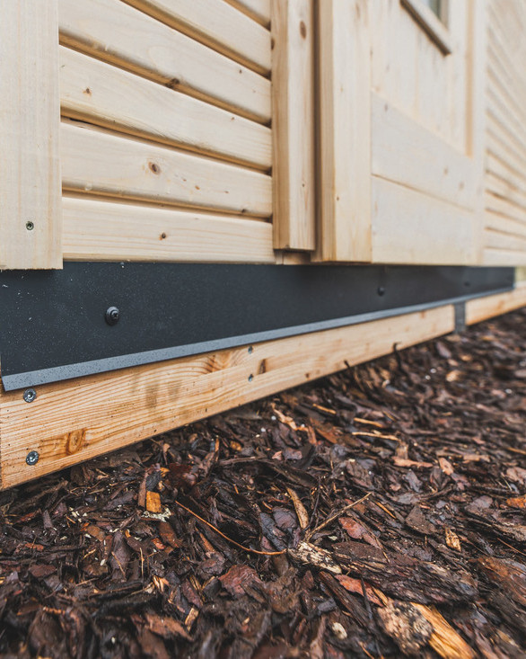 Abdeckblech/Abdeckblende - Blende schützt den unteren Holzrahmen vor herablaufender Feuchtigkeit