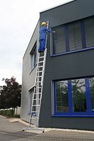 Günzburger Aluminium-Schiebeleiter 2-teilig mit nivello®-Traverse