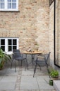Cinas Balkon-Set ELLEN / PARC, Kaffeetisch Ø 80 cm + 2 Sessel, Aluminium Anthrazit / Teak