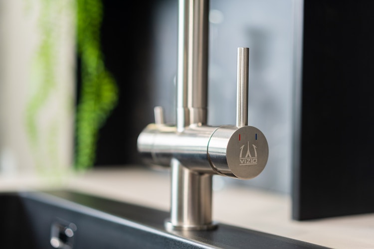 3 Wege Wasserhahn Küchenarmatur, Edelstahl Massiv mit 360° schwenkbarem Auslauf, abnehmbare 2 strahl Handbrause, Gebürstet / Blau