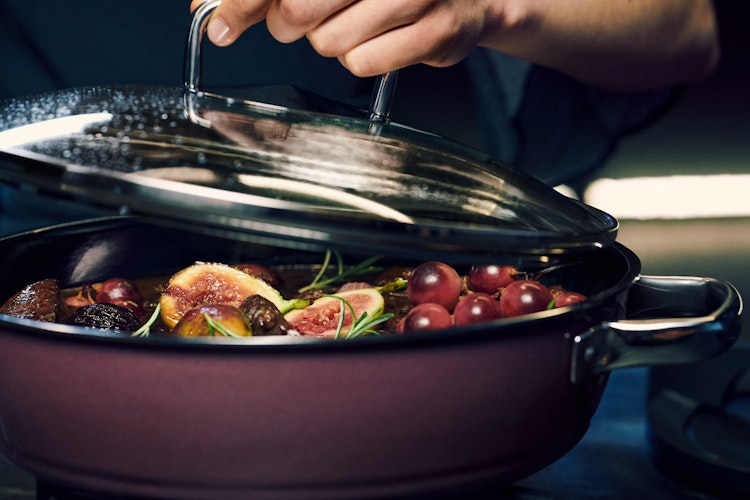 WMF Fusiontec Mineral Schmorpfanne mit Glasdeckel, 24 cm, Rose Quartz