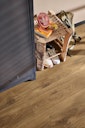 MEISTER Designboden MeisterDesign. flex DL 400 2055 x 216 x 5 mm 7130 Schlosseiche muskat Porensynchron-Struktur