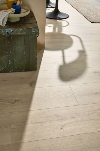 MEISTER Designboden MeisterDesign. flex DD 400 1290 x 216 x 5 mm 7119 Turmeiche cremeweiß Porensynchron-Struktur