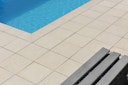 Vorschaubild WESERWABEN® Pool- / Beckenrandsteine - Aquitaine Betonweiß