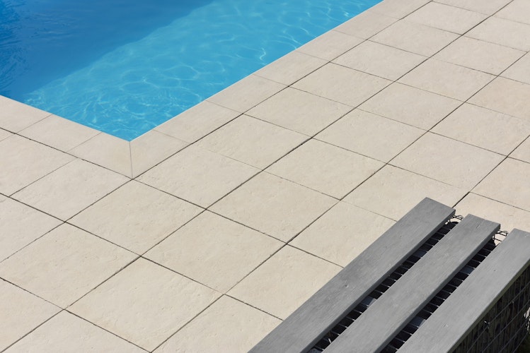 WESERWABEN® Pool- / Beckenrandsteine - Aquitaine Betonweiß