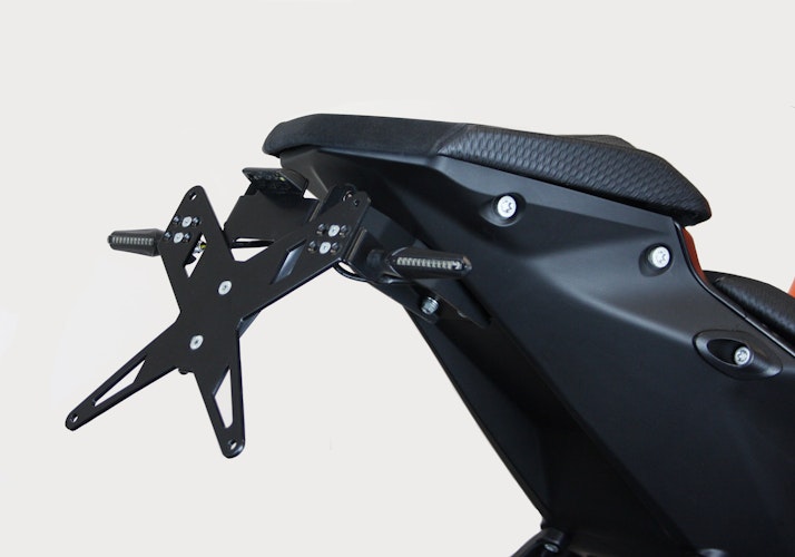 PROTECH X-SHAPE Kennzeichenhalter SET mit Reflektor und Beleuchtung Alu & Stahl Schwarz für KTM 1390 Super Duke R / EVO, 990 Duke, 990 Duke R