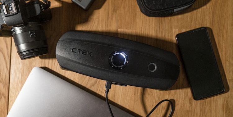 CTEK CS FREE tragbares Batterieladegerät und Adaptive‑Booster