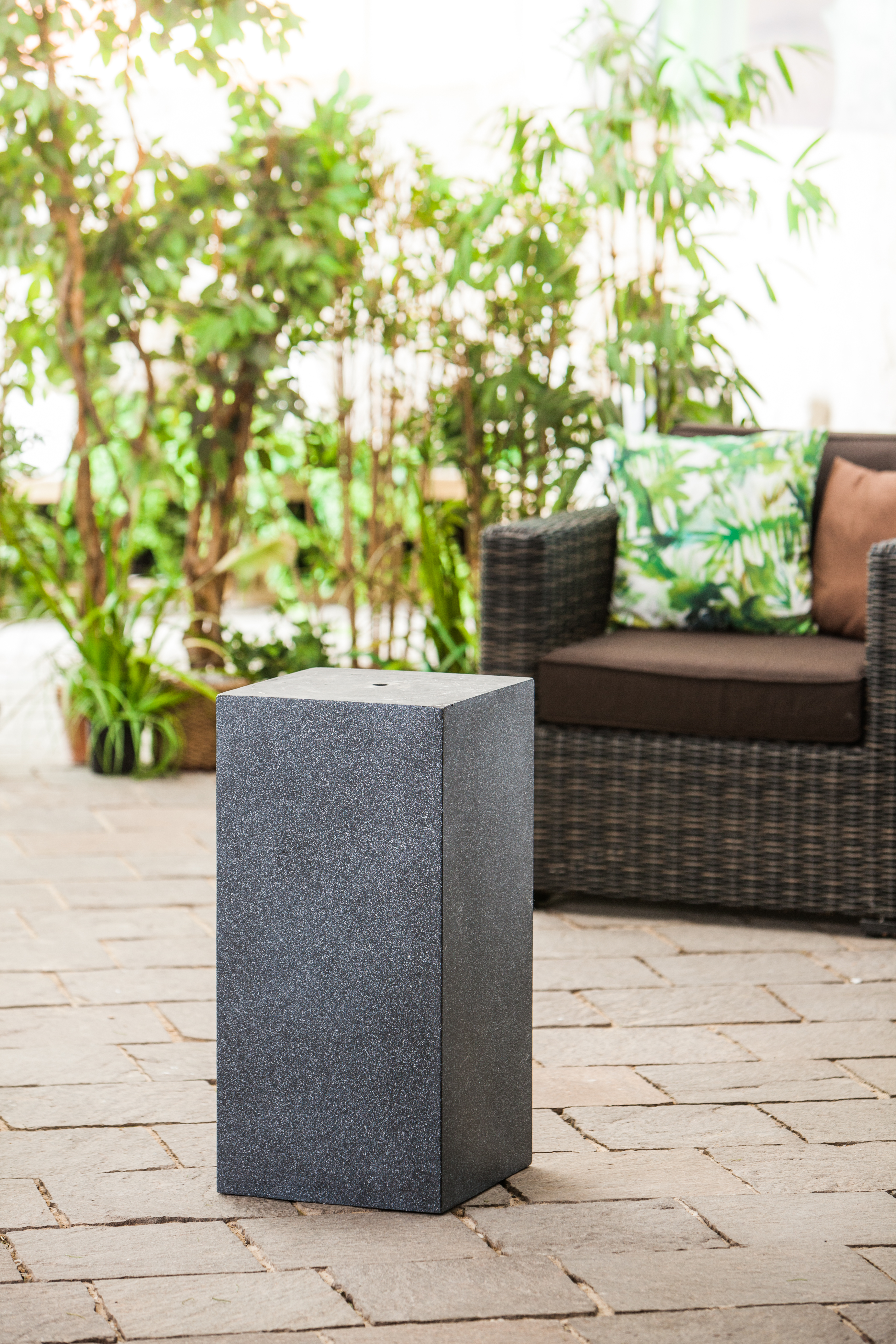 Heissner Gartenbrunnen-Sockel "Tower", black color, 39x39x68cm (016612-03)