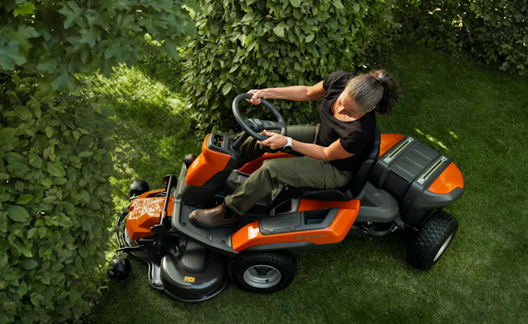 Husqvarna Akku-Rider R 200iX AWD mit Allradantrieb mit Dualbatterie