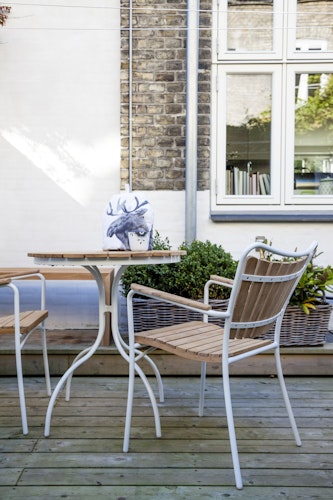 Cinas Balkon-Set ELLEN, Kaffeetisch Ø 80 cm + 2 Sessel, Aluminium Weiß / Teak