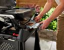Vorschaubild Weber Q2200N Gasgrill mit Rollwagen - Black