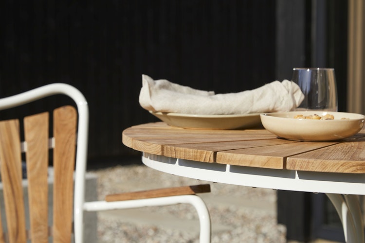 Cinas Balkon-Set ELLEN, Kaffeetisch Ø 80 cm + 2 Sessel, Aluminium Weiß / Teak