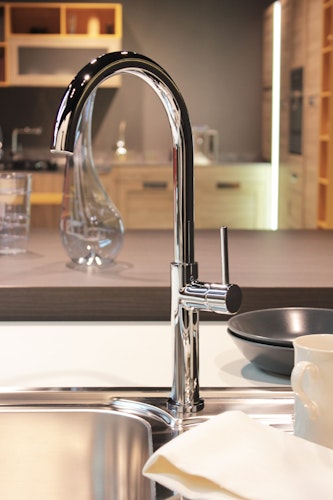 Minimalistischer Wasserhahn Küchenarmatur, TECNO, mit 360° schwenkbarem U-Auslauf, Verchromt