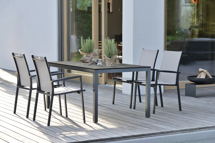STERN Gartenmöbel-Set NEW LEVANTO 2 M, Tisch 160 x 90 + 4 Stapelsessel, Aluminium Anthrazit / HPL Silverstar