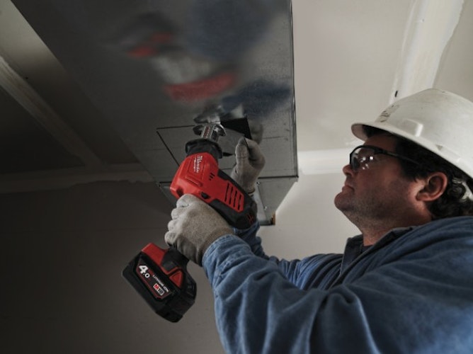 Milwaukee C18HZ-402B Akku-Kompakt-Säbelsäge 4933501114