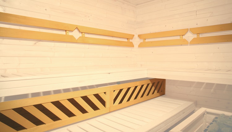 Weka Premium Massivholz-Elementsauna Kemi Eck 1 mit Glastür/Fenster inkl. Komfortpaket - 45 mm