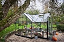Halls Gewächshaus Garden Room - 12,9 m² inkl. gratis Fundamentrahmen & Fallrohrset