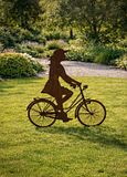 Badeko Deko-Fahrradfahrerin „Annelies“ in EdelrostoptikZubehörbild