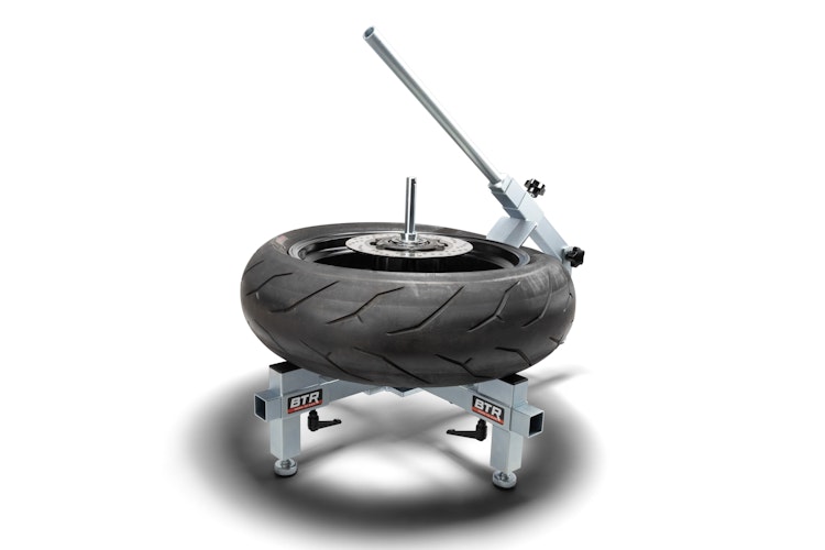 Reifenmontiergerät EVO2® mit Wuchtbock