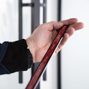 Vorschaubild Flexo aufklebbarer Alusteg für Lofttüren schwarz 2400 x 20 x 3 mm paarweise, inkl. Klebeband