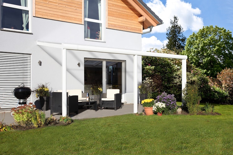 Skan Holz Aluminium Terrassenüberdachung Monza Breite 541 cm mit Echtglas-Dach