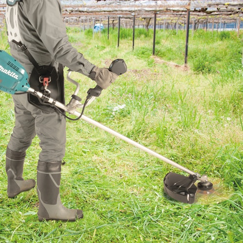 Makita Akku-Freischneider 40V UR012GZ06