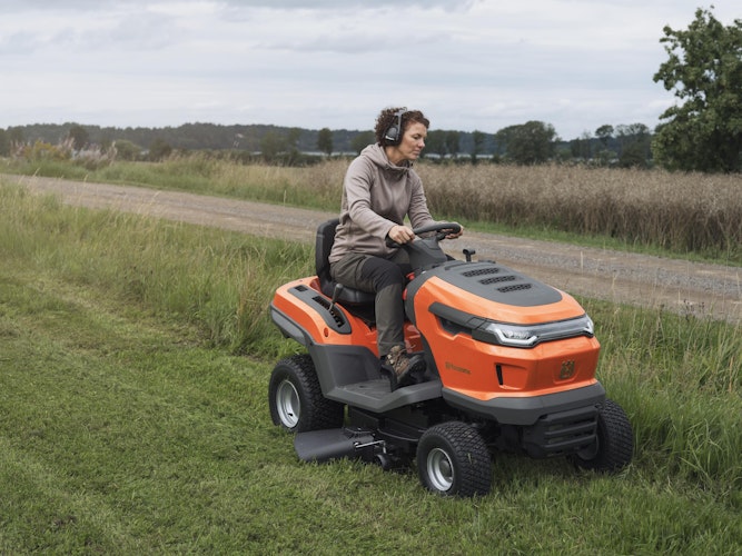 Husqvarna Rasentraktor TS 215T mit Seitenauswurf