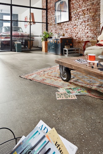 HANDMUSTER MEISTER Designboden MeisterDesign. flex DB 400 Terrazzo dunkel 6858