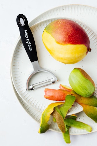 Microplane Profi Y-Schäler, gezahnt SPECIALTY Schwarz