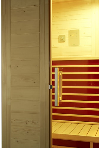 Infraworld Infrarotkabine TrioSol Natura 148 Plus inkl. 5-teiligem gratis Zubehörset