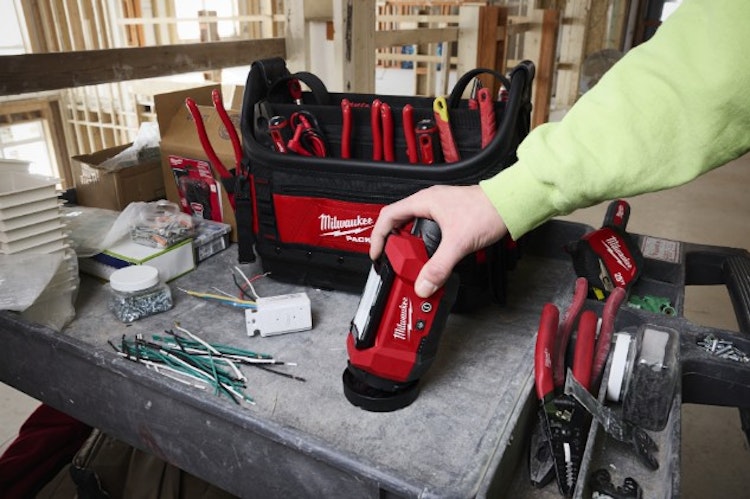 Milwaukee M12™ Multidirektionale Akku-Flutleuchte  4933500321