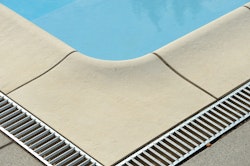 WESERWABEN® Pool- / Beckenrandsteine gewölbt - Aquitaine Betonweiß