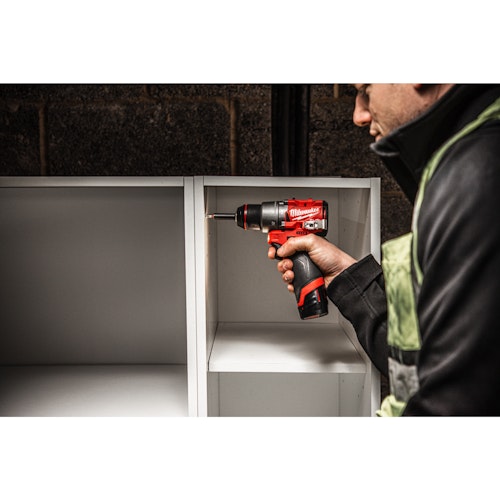 Milwaukee M12FPD2-202X M12 FUEL™ Akku-Kompakt-Schlagbohrschrauber 4933479868