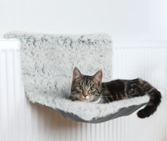 TRIXIE Heizkörper-Liegemulde Harvey, Langhaarpl./Velours, 45 × 26 × 31 cm, weiß-schwarz