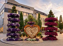 Badeko Herz Holzregal 200 cm in Edelrostoptik – Inkl. LED-Beleuchtung