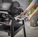 Vorschaubild Weber Q1200N Gasgrill mit Stand - Black